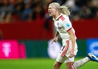 Pernille Harder jubelt nach ihrem Tor zum 3:2 über Arsenal London. Pernille Harder jubelt nach ihrem Tor zum 3:2 über Arsenal London.