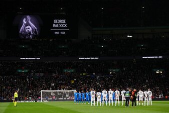 Vor dem Spiel gab es eine Schweigeminute für den verstorbenen George Baldock. Vor dem Spiel gab es eine Schweigeminute für den verstorbenen George Baldock.