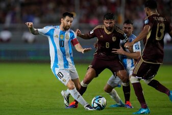 Kapitän Lionel Messi kehrte nach einer Verletzungspause in die Nationalmannschaft zurück. Kapitän Lionel Messi kehrte nach einer Verletzungspause in die Nationalmannschaft zurück.