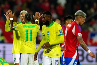 Brasilien sicherte sich durch den Sieg drei wichtige Punkte und springt in der Tabelle wieder nach oben. Brasilien sicherte sich durch den Sieg drei wichtige Punkte und springt in der Tabelle wieder nach oben.
