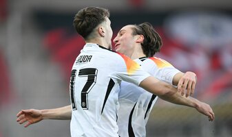Weniger als ein Jahr nach dem Debüt ist Rocco Reitz (r) im Team gesetzt. Weniger als ein Jahr nach dem Debüt ist Rocco Reitz (r) im Team gesetzt.