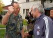 DFB-Teamchef Rudi Völler (r) wird beim Besuch bei den deutschen Soldaten der SFOR-Truppe im Feldlager Raijlovac in Sarajevo von Oberst Gerhard Stelz begrüßt.