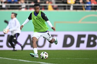 Youssoufa Moukoko will sich in Nizza einen Stammplatz erarbeiten. Youssoufa Moukoko will sich in Nizza einen Stammplatz erarbeiten.