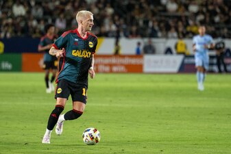 Der deutsche Fußball-Star genießt das Privatleben in Los Angeles. In der US-Metropole sei er nur ein «kleiner Fisch» Der deutsche Fußball-Star genießt das Privatleben in Los Angeles. In der US-Metropole sei er nur ein «kleiner Fisch»