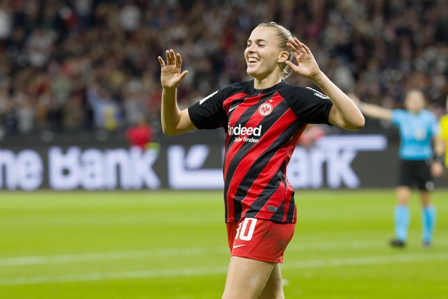 Laura Freigang trifft für Frankfurt gegen Freiburg. 