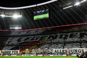 Die Fans verabschiedeten die Ex-Nationalspieler als «Legenden». Die Fans verabschiedeten die Ex-Nationalspieler als «Legenden».