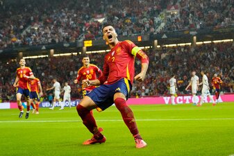 Alvaro Morata jubelt nach seinem Tor gegen Serbien. Alvaro Morata jubelt nach seinem Tor gegen Serbien.