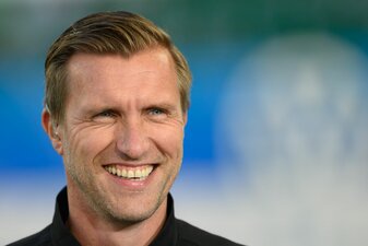Markus Krösche, Sportvorstand bei Eintracht Frankfurt, plädiert für einen früheren Zeitpunkt beim Schließen des Transferfensters. Markus Krösche, Sportvorstand bei Eintracht Frankfurt, plädiert für einen früheren Zeitpunkt beim Schließen des Transferfensters.