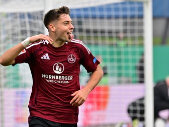Doppelter Tzimas: Club demontiert Fürth im Frankenderby Doppelter Tzimas: Club demontiert Fürth im Frankenderby