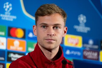Bayern-Profi Joshua Kimmich wird immer wieder mit dem FC Barcelona in Verbindung gebracht. Auch bei der Pressekonferenz vorm Champions-League-Spiel gab es Fragen. Bayern-Profi Joshua Kimmich wird immer wieder mit dem FC Barcelona in Verbindung gebracht. Auch bei der Pressekonferenz vorm Champions-League-Spiel gab es Fragen.