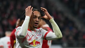 Frust bei Xavi Simons, der verletzt ausgewechselt werden musste. Frust bei Xavi Simons, der verletzt ausgewechselt werden musste.