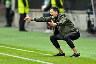 Eintracht-Trainer Dino Toppmöller war mit dem Auftritt seiner Mannschaft gegen Riga nicht zufrieden. Eintracht-Trainer Dino Toppmöller war mit dem Auftritt seiner Mannschaft gegen Riga nicht zufrieden.