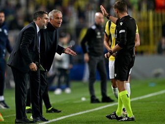 Mourinho nach Rot spöttisch: "Einer der besten der Welt" Mourinho nach Rot spöttisch: "Einer der besten der Welt"