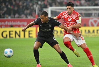 Mainz um Nadiem Amiri (r) belohnte sich gegen Gladbach um Alassane Plea nicht für eine gute erste Hälfte. Mainz um Nadiem Amiri (r) belohnte sich gegen Gladbach um Alassane Plea nicht für eine gute erste Hälfte.
