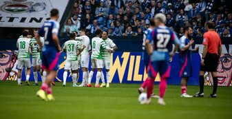 Der FC Schalke 04 musste gegen die SpVgg Greuther Fürth die nächste Niederlage hinnehmen. Der FC Schalke 04 musste gegen die SpVgg Greuther Fürth die nächste Niederlage hinnehmen.