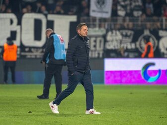 Union wütet über VAR: "Wahnsinn", "fassungslos", "skandalös" Union wütet über VAR: "Wahnsinn", "fassungslos", "skandalös"