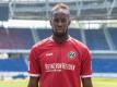 Salif Sané hat seinen Vertrag bei Hannover 96 vorzeitig verlängert. Foto: Peter Steffen
