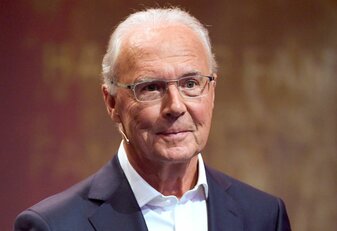 Die versammelte Fußball-Prominenz ehrte Franz Beckenbauer beim Ballon d'Or. Die versammelte Fußball-Prominenz ehrte Franz Beckenbauer beim Ballon d'Or.