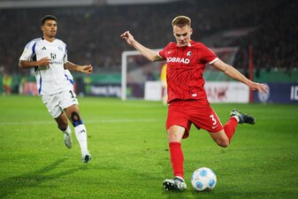 Philipp Lienhart (r.) und der SC Freiburg stehen im Achtelfinale des DFB-Pokals. Philipp Lienhart (r.) und der SC Freiburg stehen im Achtelfinale des DFB-Pokals.