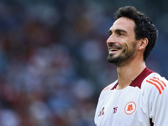 Hummels nimmt Debüt mit Humor: "Fußball kann so dumm sein"