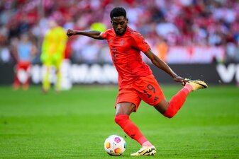 Im Aufwind: Bayerns pfeilschneller Außenverteidiger Alphonso Davies. Im Aufwind: Bayerns pfeilschneller Außenverteidiger Alphonso Davies.