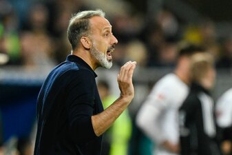 Hoffenheim-Trainer Pellegrino Matarazzo hat nach der Heim-Niederlage gegen den FC St. Pauli heftige Kritik an seiner Mannschaft geübt. Hoffenheim-Trainer Pellegrino Matarazzo hat nach der Heim-Niederlage gegen den FC St. Pauli heftige Kritik an seiner Mannschaft geübt.