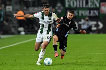 Bremens Romano Schmid (rechts) zeigte nach der Niederlage in Mönchengladbach Selbstkritik Bremens Romano Schmid (rechts) zeigte nach der Niederlage in Mönchengladbach Selbstkritik