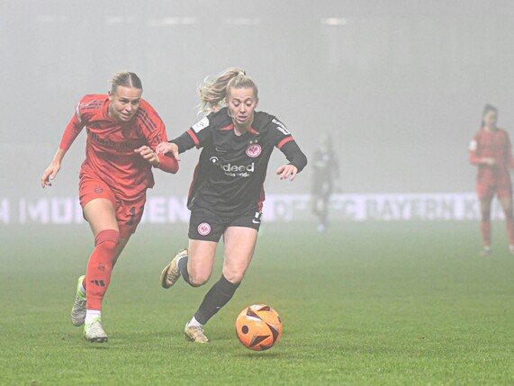 Remis im Nebel: Bayern wieder auf Platz eins