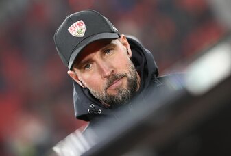 Trainer Sebastian Hoeneß und der VfB Stuttgart treffen am Mittwoch auf Atalanta Bergamo. Trainer Sebastian Hoeneß und der VfB Stuttgart treffen am Mittwoch auf Atalanta Bergamo.