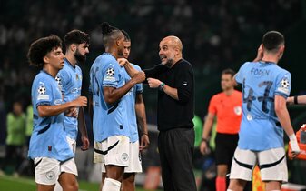 City-Coach Pep Guardiola und seine Spieler haben nach der dritten Niederlage einiges zu besprechen. City-Coach Pep Guardiola und seine Spieler haben nach der dritten Niederlage einiges zu besprechen.