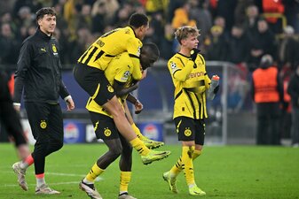 Erleichtert, aber müde: Die BVB-Profis feiern das 1:0 gegen Sturm Graz. Erleichtert, aber müde: Die BVB-Profis feiern das 1:0 gegen Sturm Graz.