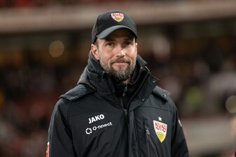 Schafft Vizemeister-Trainer Sebastian Hoeneß mit dem VfB Stuttgart die Playoffs oder sogar die direkte Qualifikation für die K.o.-Phase? Foto: Christian Kaspar-Bartke/Getty Images. Schafft Vizemeister-Trainer Sebastian Hoeneß mit dem VfB Stuttgart die Playoffs oder sogar die direkte Qualifikation für die K.o.-Phase? Foto: Christian Kaspar-Bartke/Getty Images.