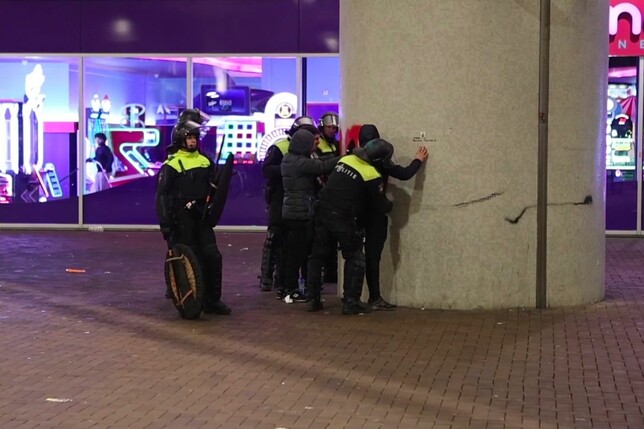 Rund um das Fußballspiel in Amsterdam kam es zu gewaltsamen Ausschreitungen. 