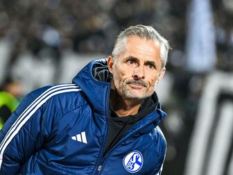 "Es gibt viele Meinungen": Schalke-Coach van Wonderen unter Druck "Es gibt viele Meinungen": Schalke-Coach van Wonderen unter Druck