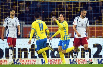 Braunschweigs Rayan Philippe feiert sein Tor zum 1:0. Braunschweigs Rayan Philippe feiert sein Tor zum 1:0.