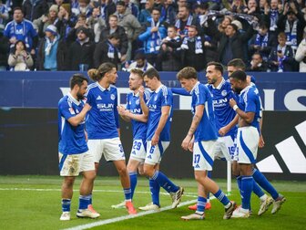 Sturm-Duo erlöst Schalke: Van Wonderen feiert Premierensieg Sturm-Duo erlöst Schalke: Van Wonderen feiert Premierensieg
