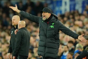 In seiner Zeit beim FC Liverpool legte sich Jürgen Klopp oft mit Schiedsrichtern an. In seiner Zeit beim FC Liverpool legte sich Jürgen Klopp oft mit Schiedsrichtern an.