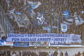 Die Fanszene des Karlsruher SC äußert ihre Meinung zum Zeugnisverweigerungsrecht. Die Fanszene des Karlsruher SC äußert ihre Meinung zum Zeugnisverweigerungsrecht.