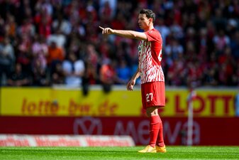 Nicolas Höfler bleibt beim SC Freiburg. Nicolas Höfler bleibt beim SC Freiburg.