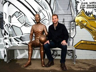 Harry-Kane-Statue in Ost-London enthüllt Harry-Kane-Statue in Ost-London enthüllt