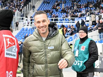 Christian Eichner bleibt bis 2027 beim Karlsruher SC. Christian Eichner bleibt bis 2027 beim Karlsruher SC.