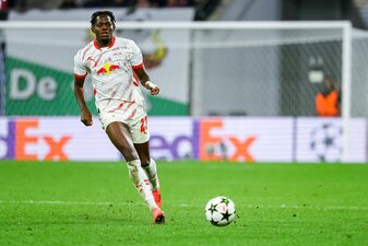 Castello Lukeba sieht mit Jürgen Klopp RB Leipzig titelreif. Castello Lukeba sieht mit Jürgen Klopp RB Leipzig titelreif.