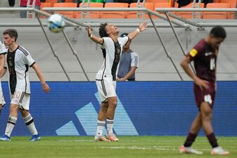 Der deutsche U17-Weltmeister Eric da Silva Moreira hat seinen Ex-Club FC St. Pauli für die Kollaboration mit der US-amerikanischen Punkband Bad-Religion kritisiert. Der deutsche U17-Weltmeister Eric da Silva Moreira hat seinen Ex-Club FC St. Pauli für die Kollaboration mit der US-amerikanischen Punkband Bad-Religion kritisiert.