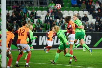 Alexandra Popp (r) bringt den VfL gegen Galatasaray auf die Siegstraße. Alexandra Popp (r) bringt den VfL gegen Galatasaray auf die Siegstraße.