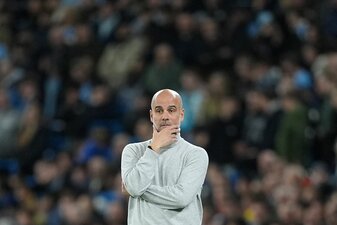 Pep Guardiolas Club Manchester City stimmte gegen die schärferen Sponsoring-Regeln. Pep Guardiolas Club Manchester City stimmte gegen die schärferen Sponsoring-Regeln.