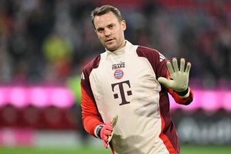 Manuel Neuer ist gegen den FC Augsburg dabei. Manuel Neuer ist gegen den FC Augsburg dabei.
