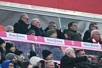 Uli Hoeneß (2.v.l.) rechnet mit der Meisterschaft des FC Bayern. Uli Hoeneß (2.v.l.) rechnet mit der Meisterschaft des FC Bayern.