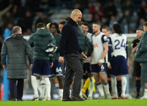 Ratlos und hilflos: Pep Guardiola nach Man Citys 0:4-Debakel gegen Tottenham Hotspur.