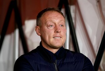 Zwei Siege aus zwölf Spielen waren zu wenig: Leicester City hat sich von Trainer Steve Cooper getrennt. Zwei Siege aus zwölf Spielen waren zu wenig: Leicester City hat sich von Trainer Steve Cooper getrennt.