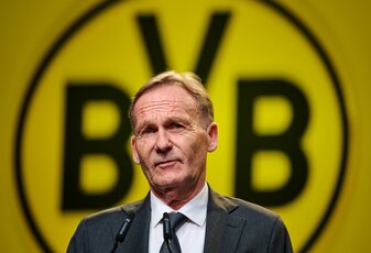 Für Hans-Joachim Watzke ist das Duell zwischen Borussia Dortmund und Bayern München das größte Spiel in Deutschland. Für Hans-Joachim Watzke ist das Duell zwischen Borussia Dortmund und Bayern München das größte Spiel in Deutschland.